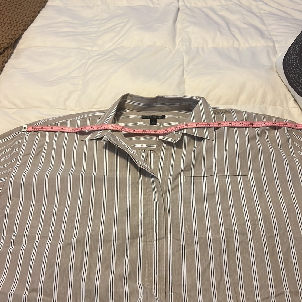 Banana Republic button down tunic; 100% cotton. Oversized, neutrals. - Picture 7 of 8